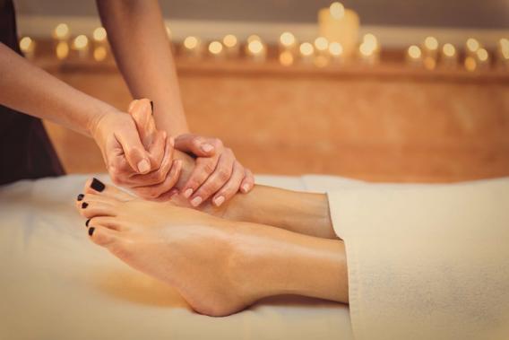 massage des pieds relaxant